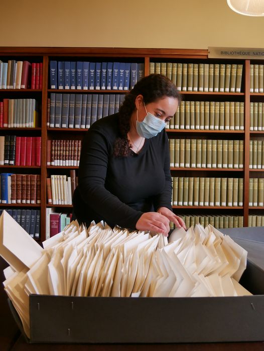 Dihia Kissoum, travail sur la collection de sceaux de la bibliothèque municipale de Reims