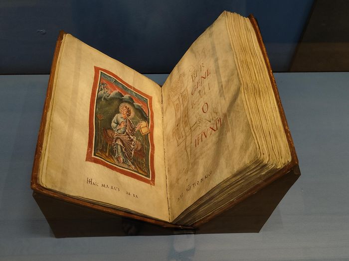 Manuscrit dans l'exposition