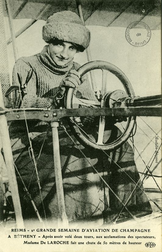 Mars 2023 - La baronne de Laroche pendant la Grande Semaine d'Aviation de Champagne. 62-213