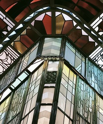Octobre 2025 - Détails du lustre en pendentif réalisé par Jacques Simon de l'atelier Simon-Marq. Hall de la bibliothèque Carnegie