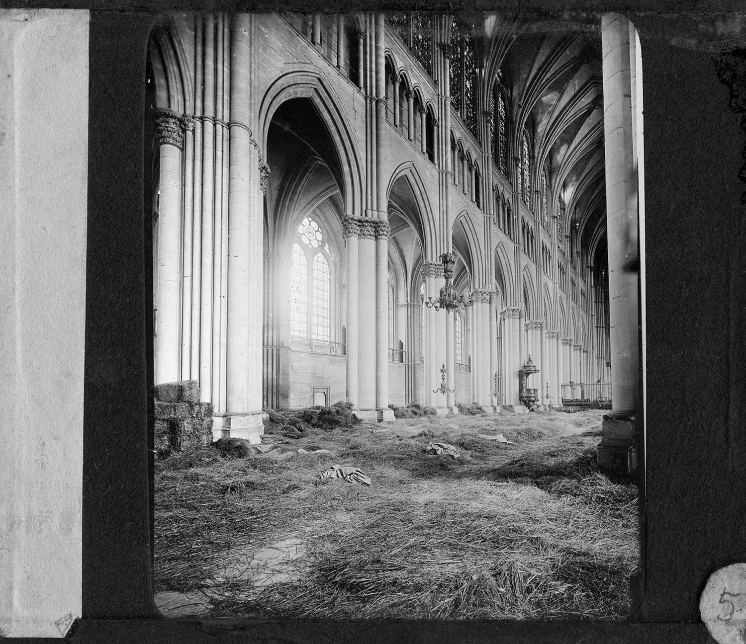 Incendie de la cathédrale de Reims. - BM Reims, PDV Sainsaulieu 43